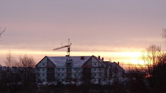 06. Budynek nr 4 - ul. Augustowska 74-78 -widok z ul. Suwalskiej styczeń 2015 r.