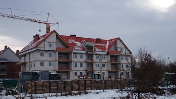 07. Budynek nr 4 - ul. Augustowska 74-78 -widok od ul. Suwalskiej styczeń 2015 r.