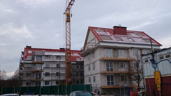 09. Budynek nr 4 - ul. Augustowska 74-78 -widok z ul. Augustowskiej styczeń 2015 r.