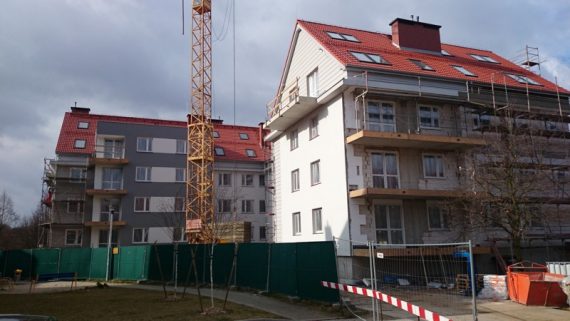 10. Budynek nr 4 - ul. Augustowska 74-78 -widok z ul. Augustowskiej luty 2015 r.